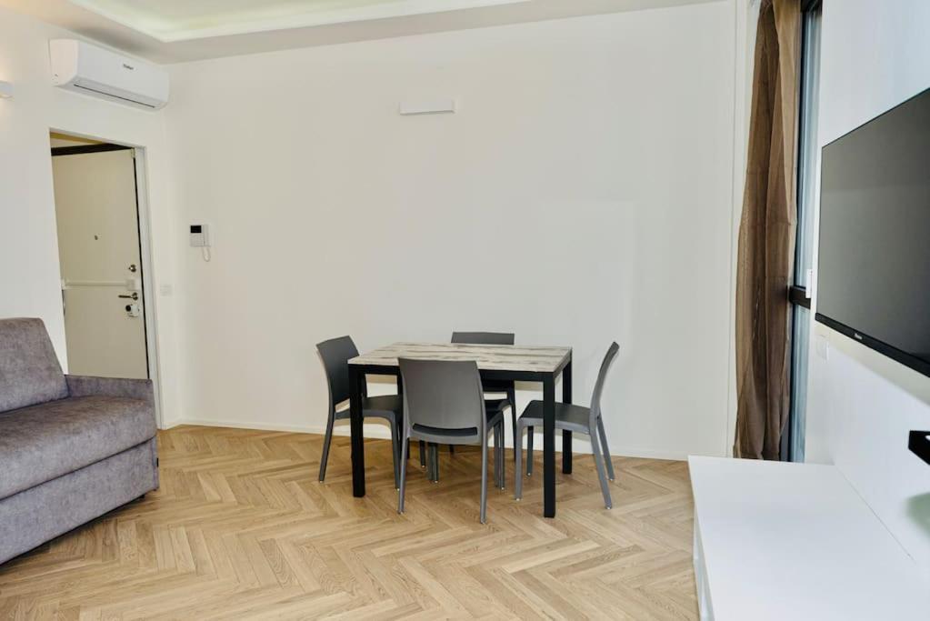 Sky View -Porta Nuova- Appartamento 2 Con Balcone Milano Esterno foto
